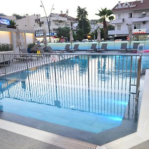 Oasis Hotel